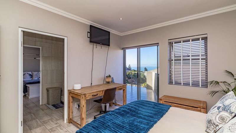 6 Bedroom Property for Sale in Outeniqua Strand Western Cape